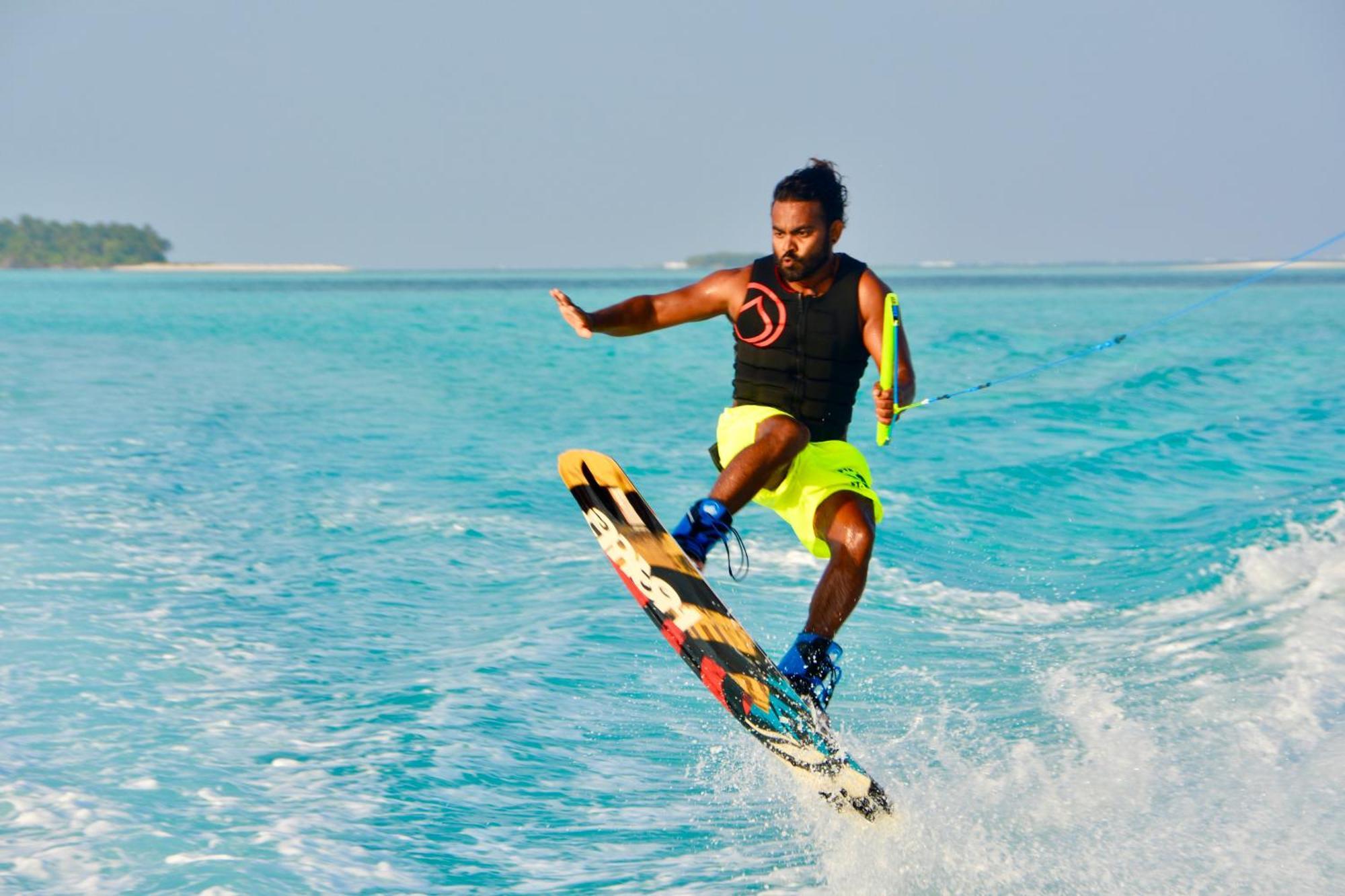Отель Cocoon Maldives Kurendhoo Экстерьер фото