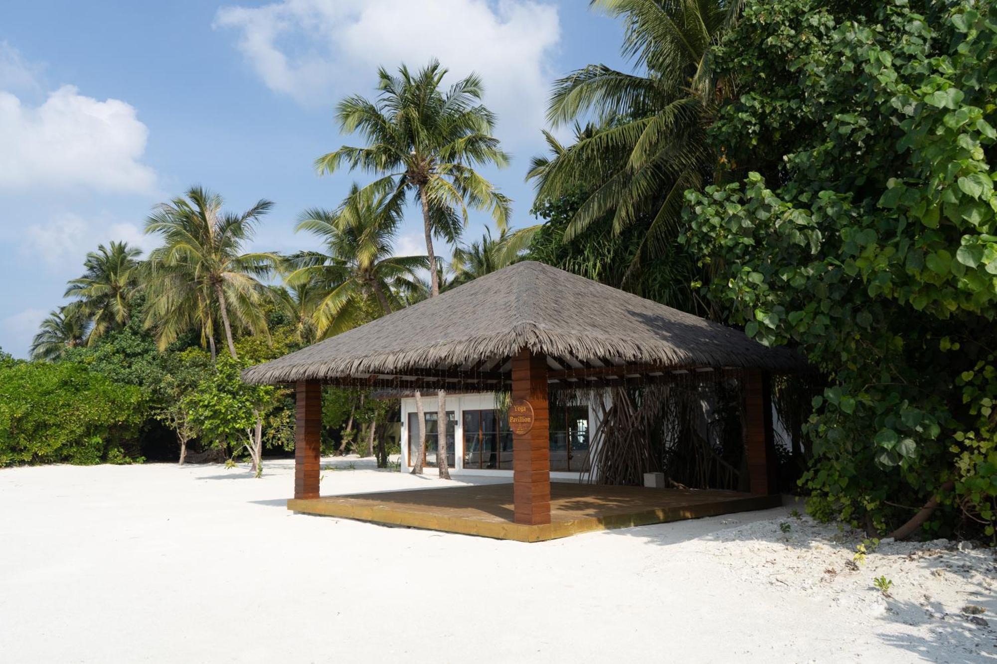 Отель Cocoon Maldives Kurendhoo Экстерьер фото