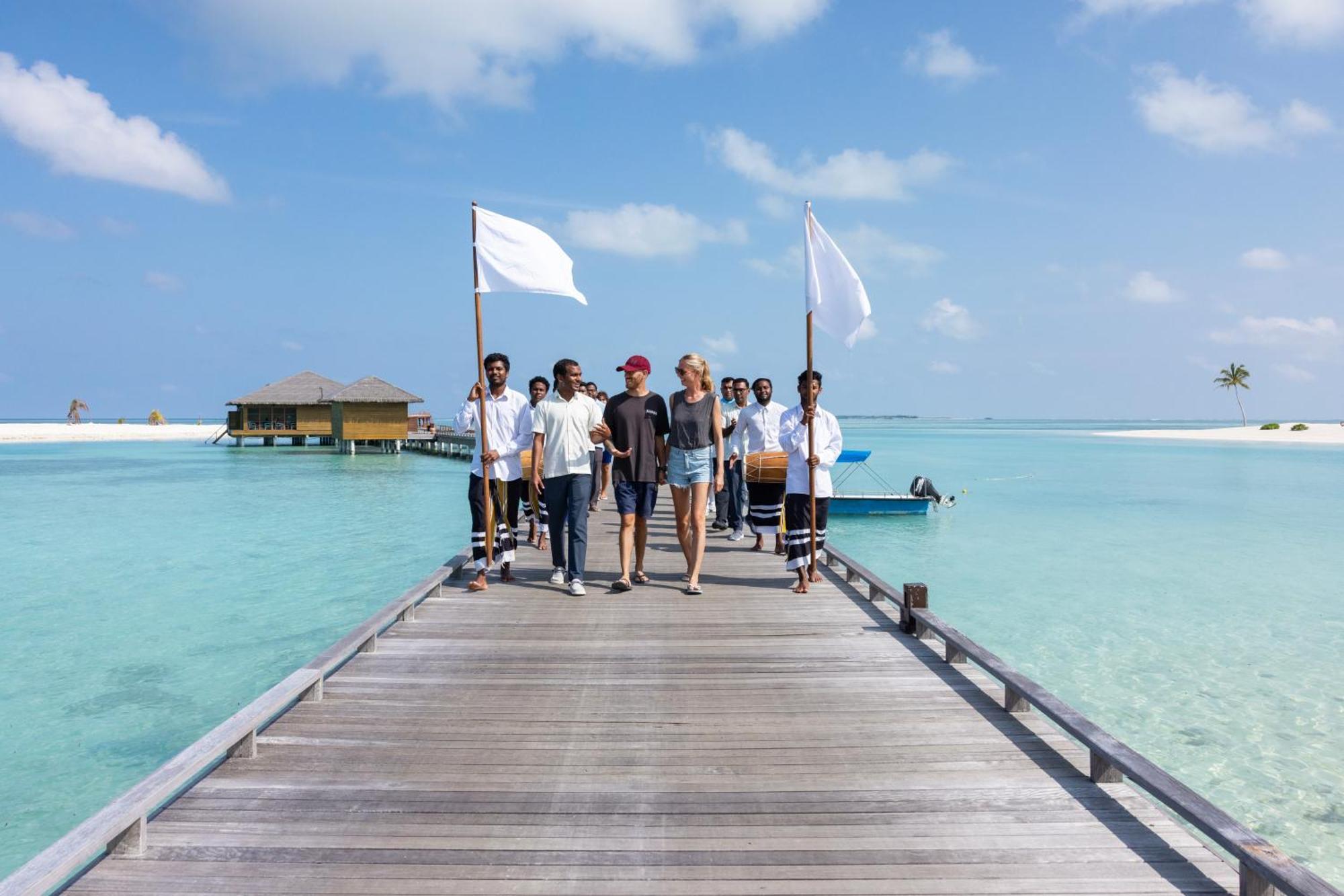 Отель Cocoon Maldives Kurendhoo Экстерьер фото